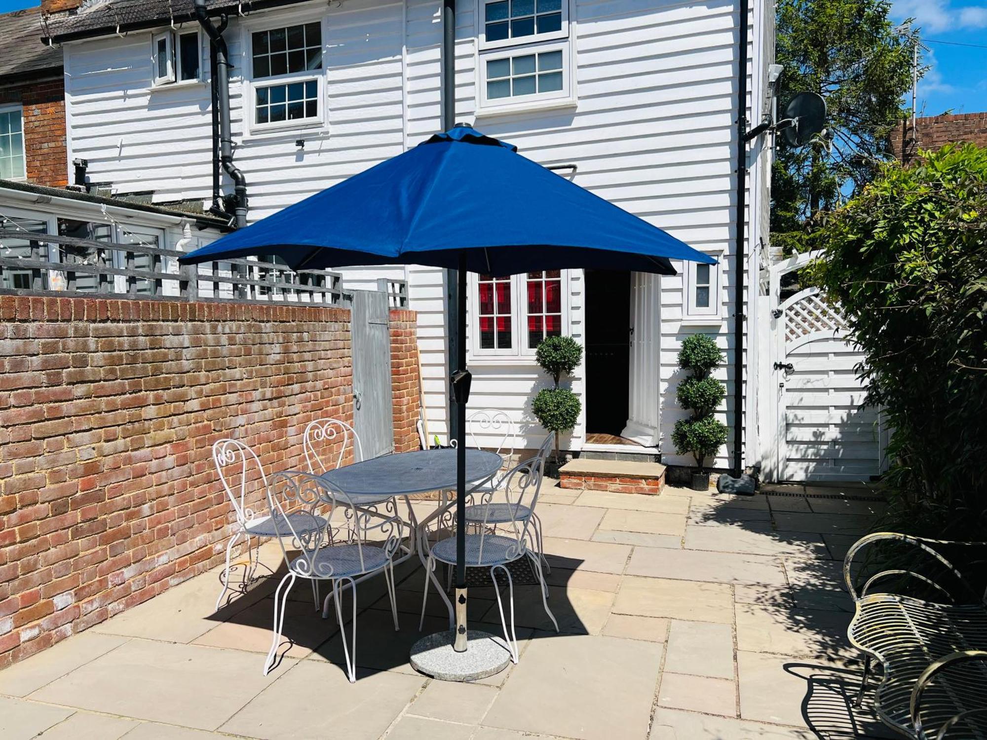 Bridewell Cottage In The Heart Of Tenterden - Pass The Keys Exterior photo